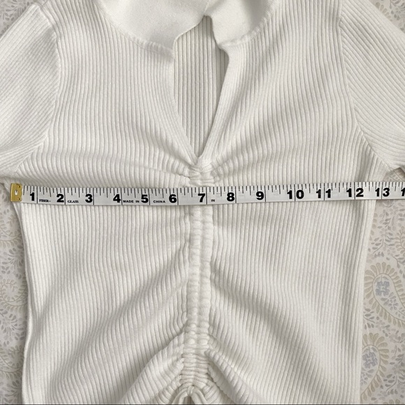 Dreamers by Debut (juniors) ribbed long sleeve scrunch top, white - Picture 5 of 7